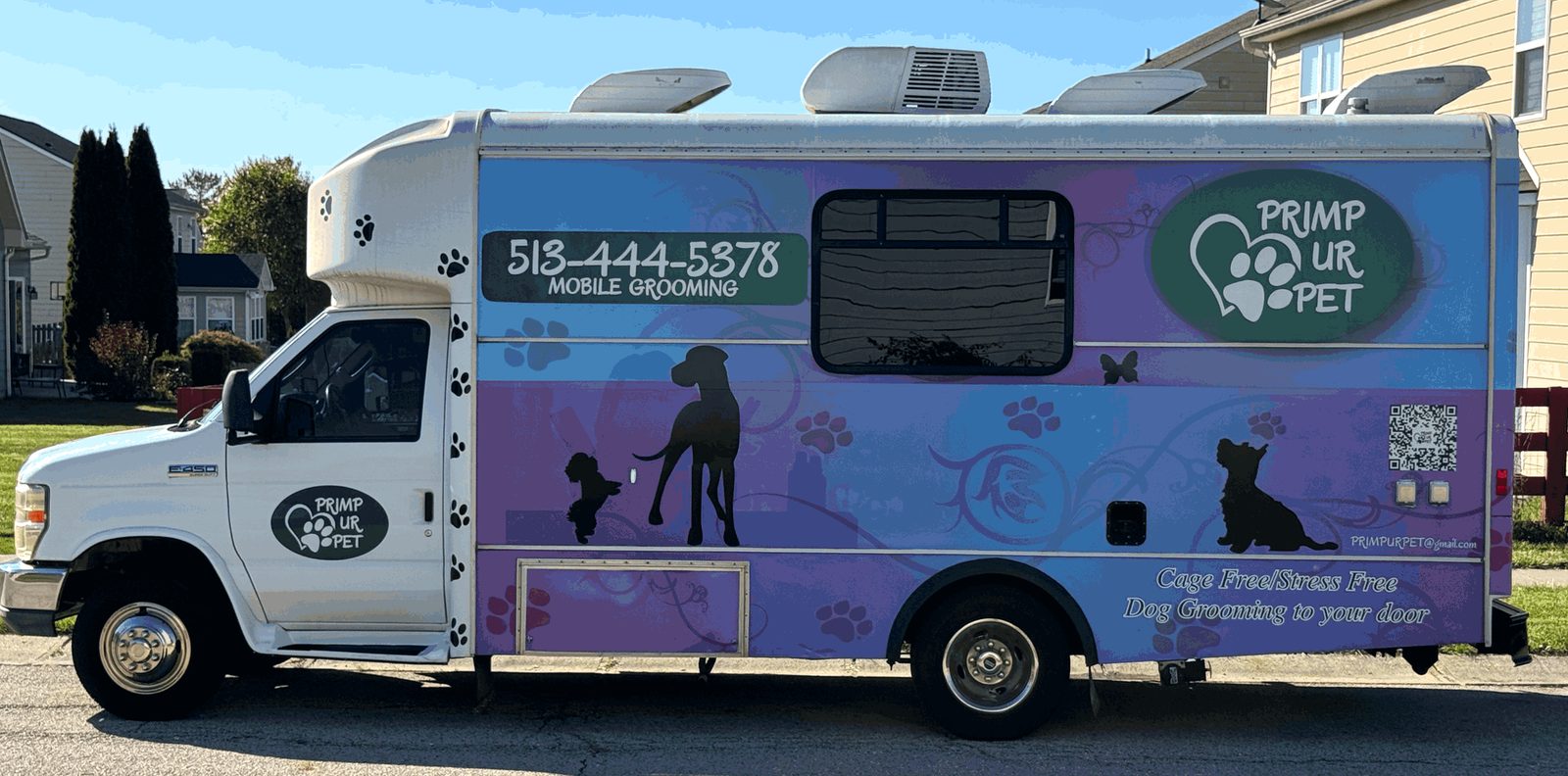 The Primp Ur Pet grooming van, ready to pull up at your door